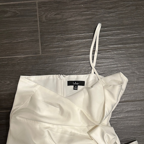 Lulu’s White Silk One Shoulder Spaghetti Strap Tie Front Dress Size M - Picture 3 of 4